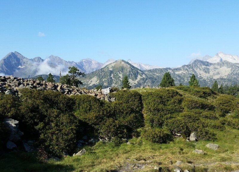 Panorama sur les Pyrénées depuis Saint-Lary