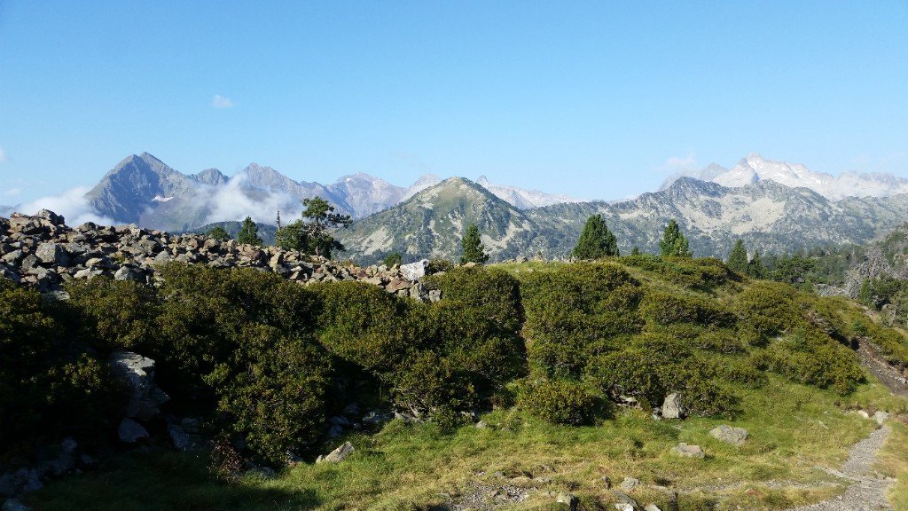 Panorama sur les Pyrénées depuis Saint-Lary